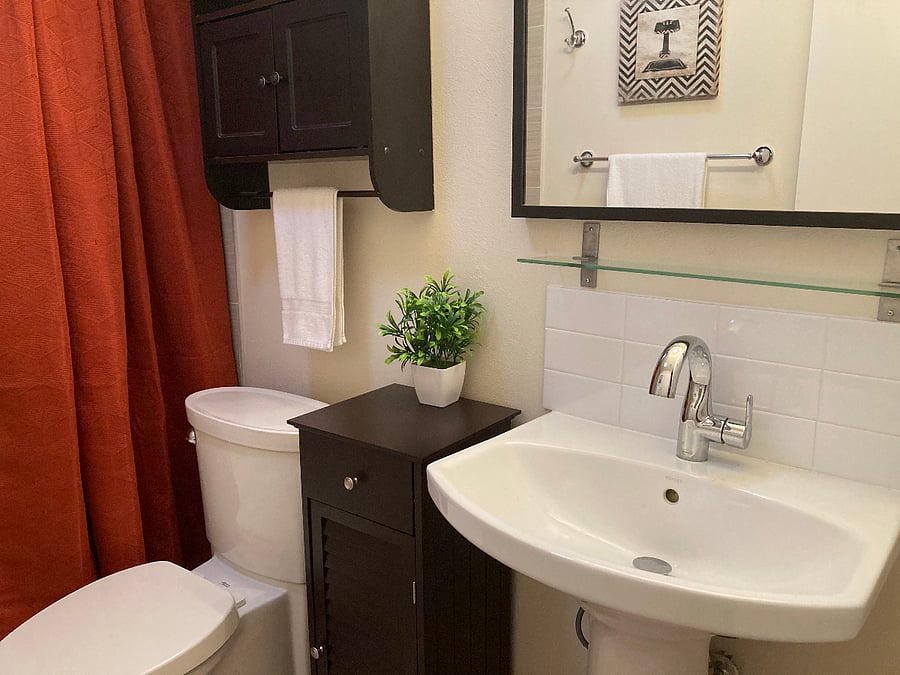 Master king bedroom with ensuite bathroom