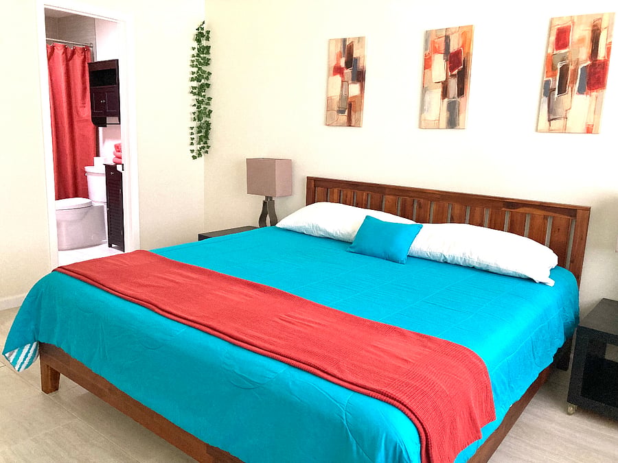 King Size bed with Ensuite Bathroom