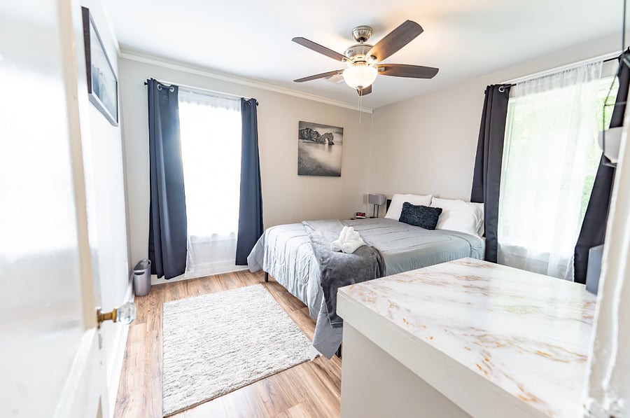 Comfortable Queen Bedroom