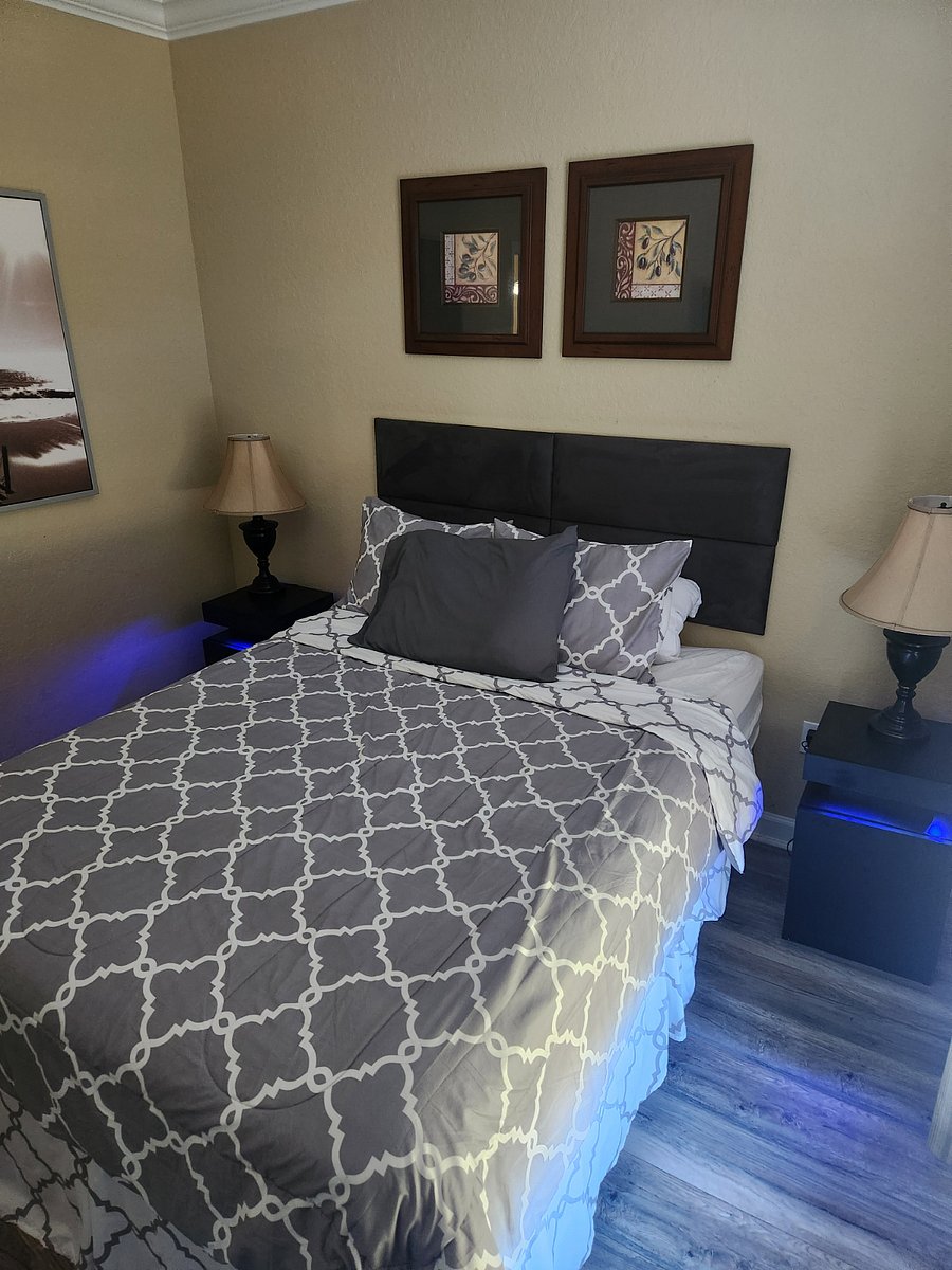 Bedroom 3 with Queen Bed