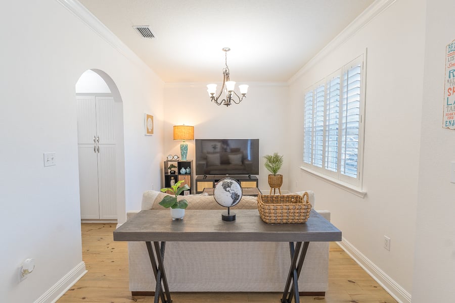 Living room: Smart TV, plush couch, board games