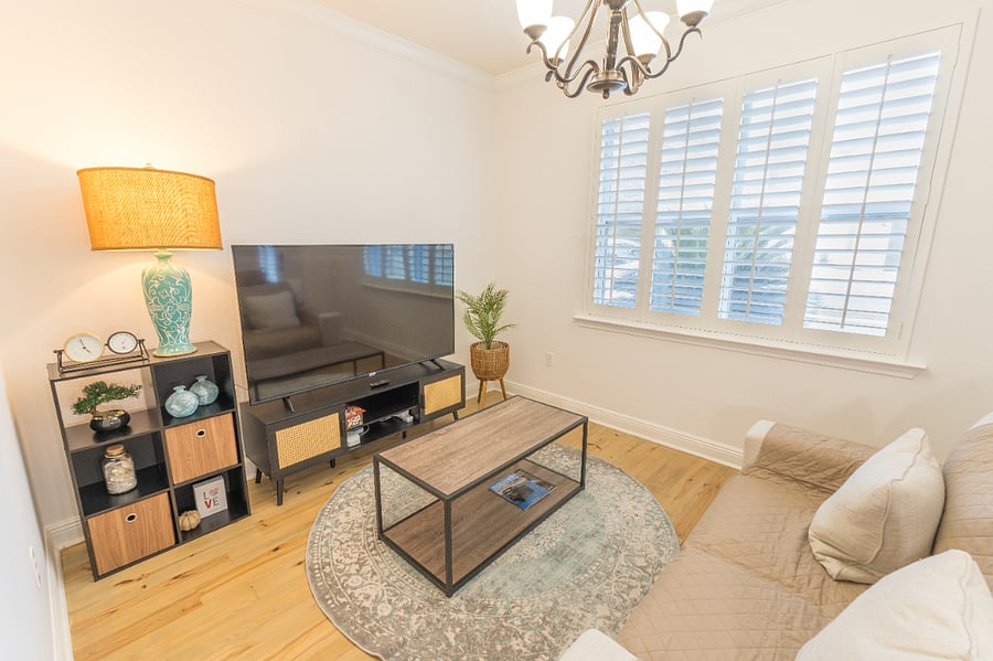 Living room: Smart TV, plush couch, board games
