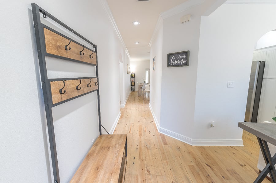 Living room: Smart TV, plush couch, board games