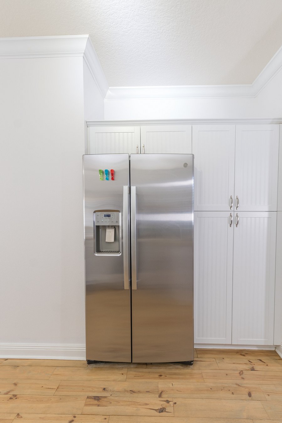 Kitchen: Coffee maker, electric kettle, toaster, rice/pressure cooker, microwave, induction cooktop, oven, dishwasher, refrigerator, pots/pans, tableware (with kids), sheet pans and basic cooking needs