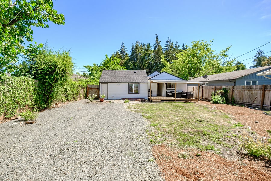 Backyard/Parking!
