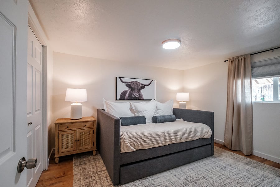 Guest Bedroom with twin size pull out!