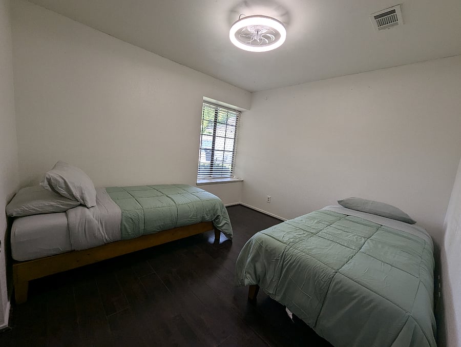 3rd bedroom with 2 new twin beds, linens and window bench