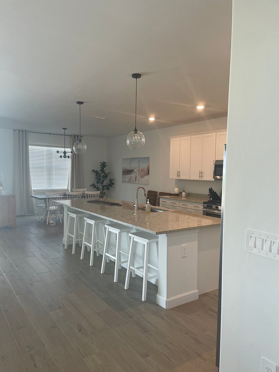 Kitchen Dining Area