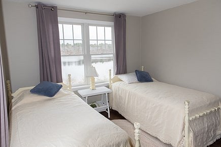 2nd floor bedroom with 2 twin beds but the same view!