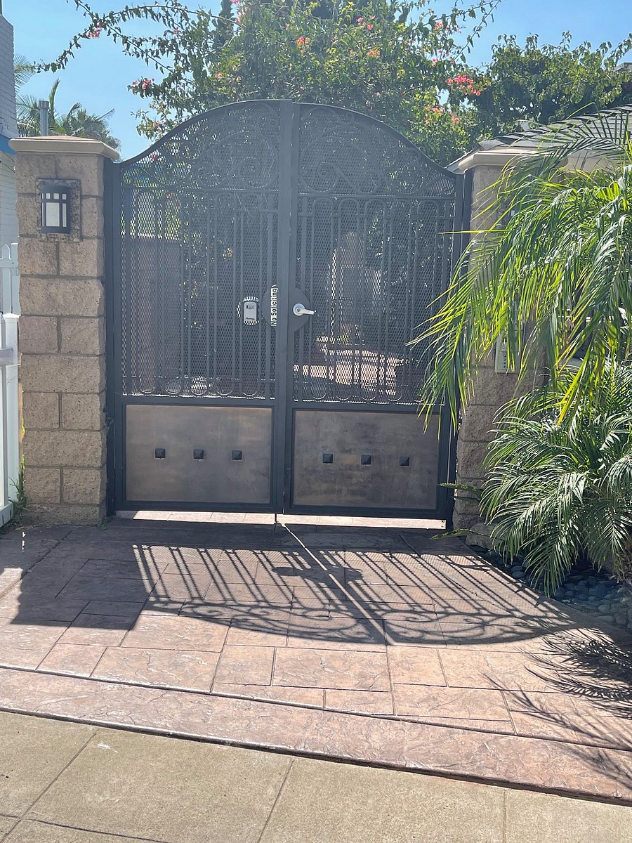 Gated complex