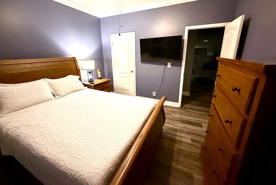 Spare middle bedroom