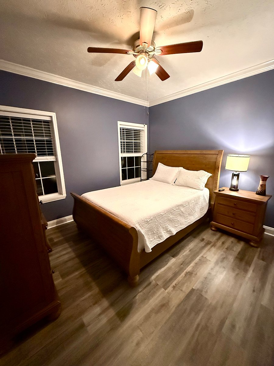 Spare middle bedroom
