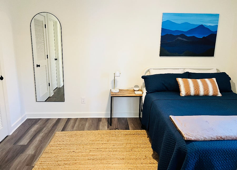 Cozy bedroom with queen sized bed