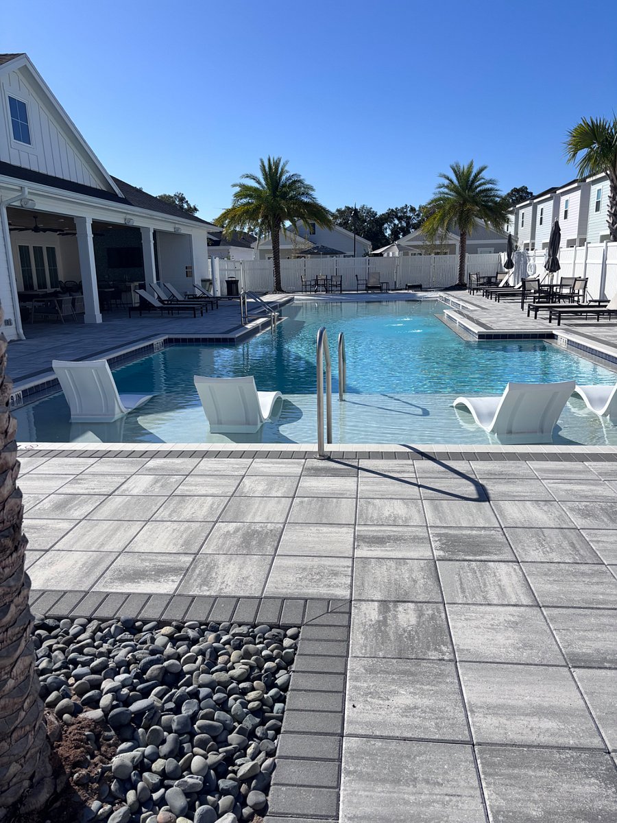 Another look at the pool, including lounging chairs.