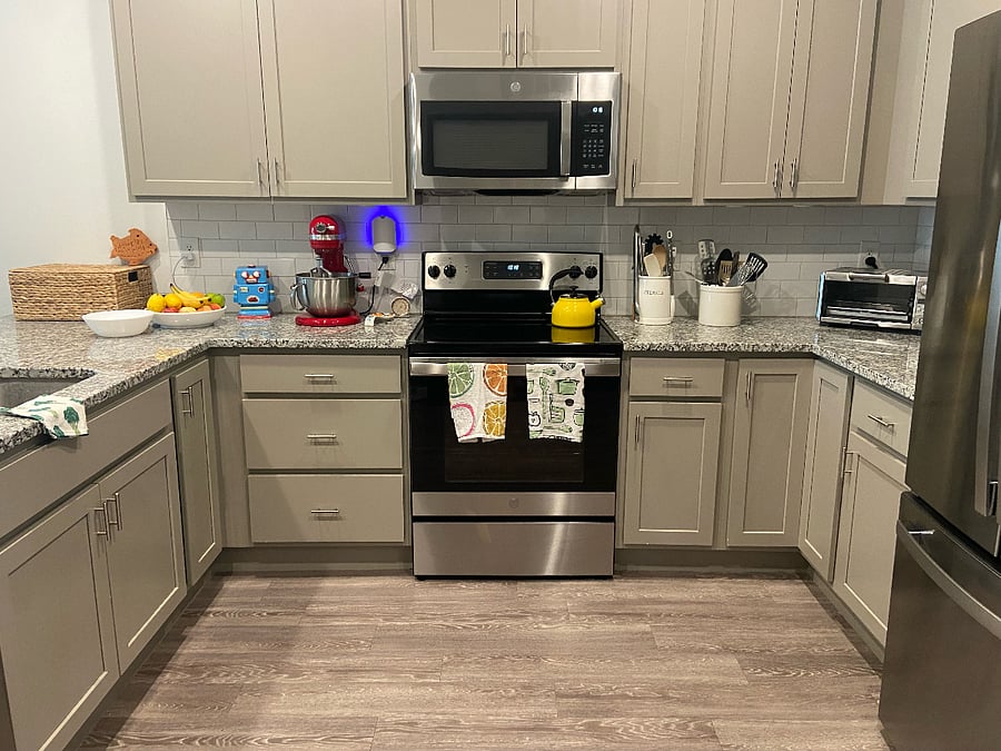A full look at the kitchen, including some of the available gadgets such as microwave (less than 2 years old), full oven and stove stop (less than 2 years old), microwave oven, kitchen aid, and teapot.