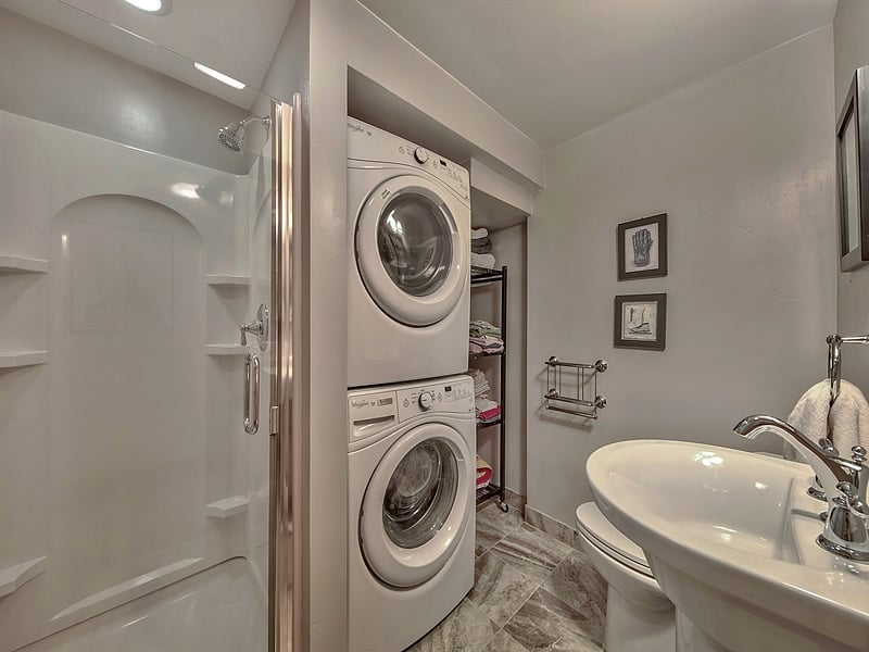 Common 2nd bathroom with washer and dryer
