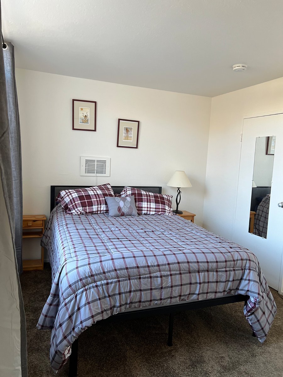 bedroom 2 queen size bed