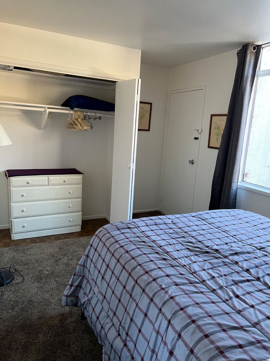 bedroom 2 queen size bed