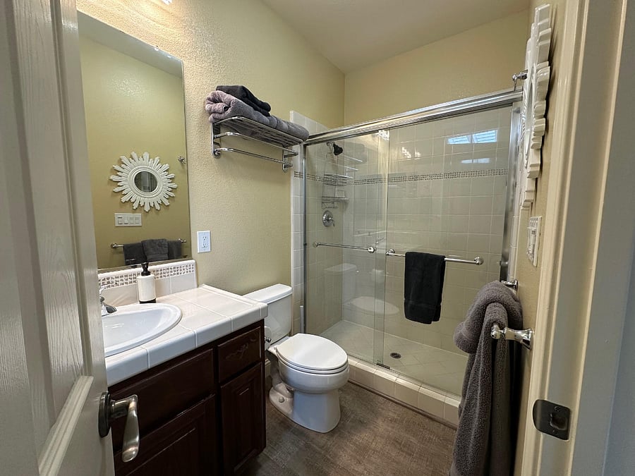 full bathroom off of bedroom