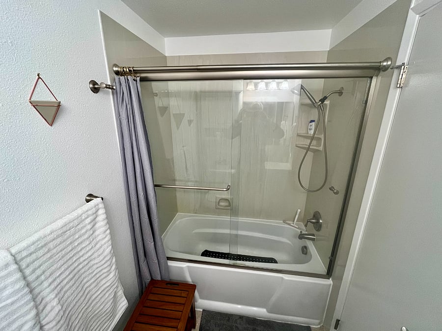 Guest full bathroom
