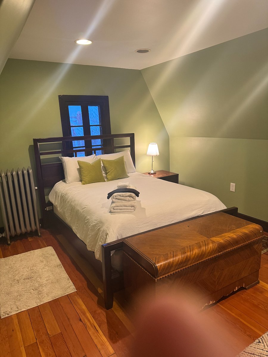 3rd Floor Bedroom. The Green Room