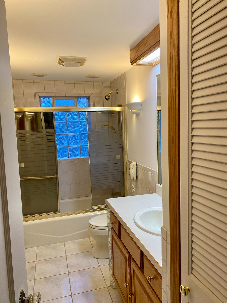 Full Bath FOR BEDROOM #2 AND #3