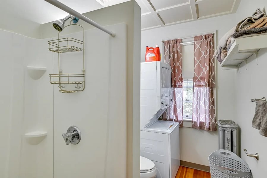 Full Bath w/Shower