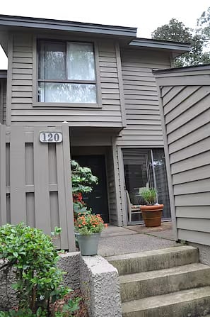 Welcome to 120 The Greens, our two story villa conveniently located a short 5-7 minute walk to the beach.