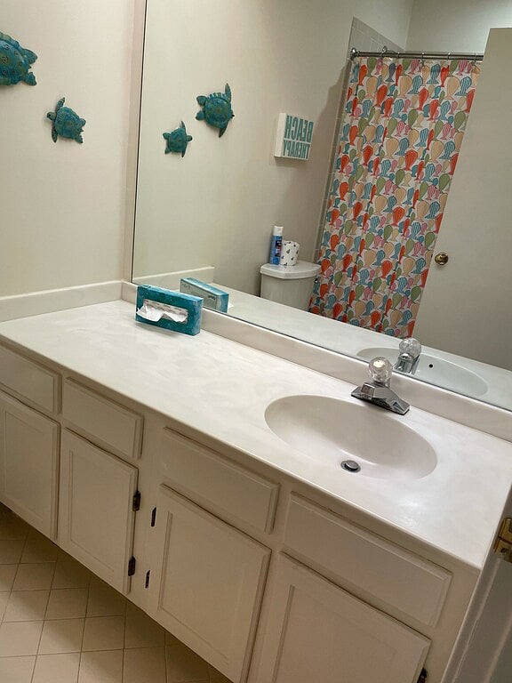 Guest bath.