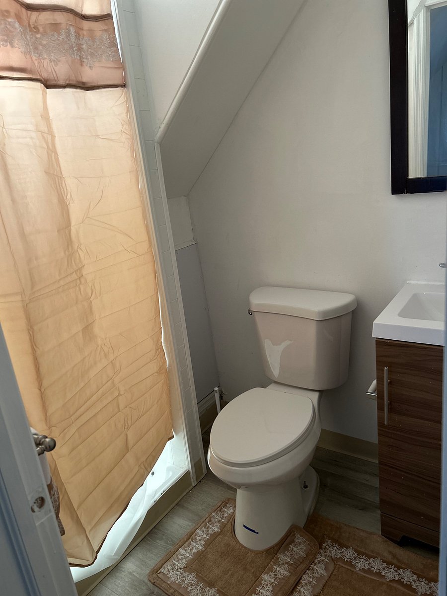 Third floor bathroom (shared)