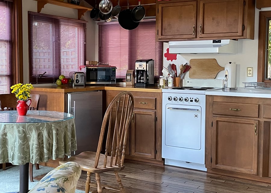 Kitchen
Microwave, Sub-Zero refrigerator, coffeemaker, electric stove
