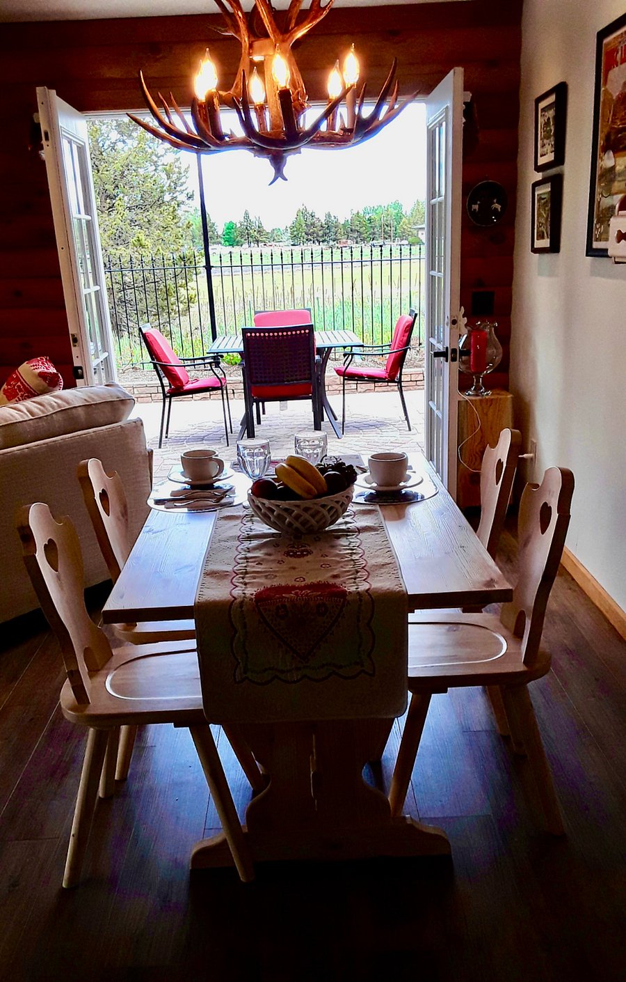 Indoor or Outdoor dining.
