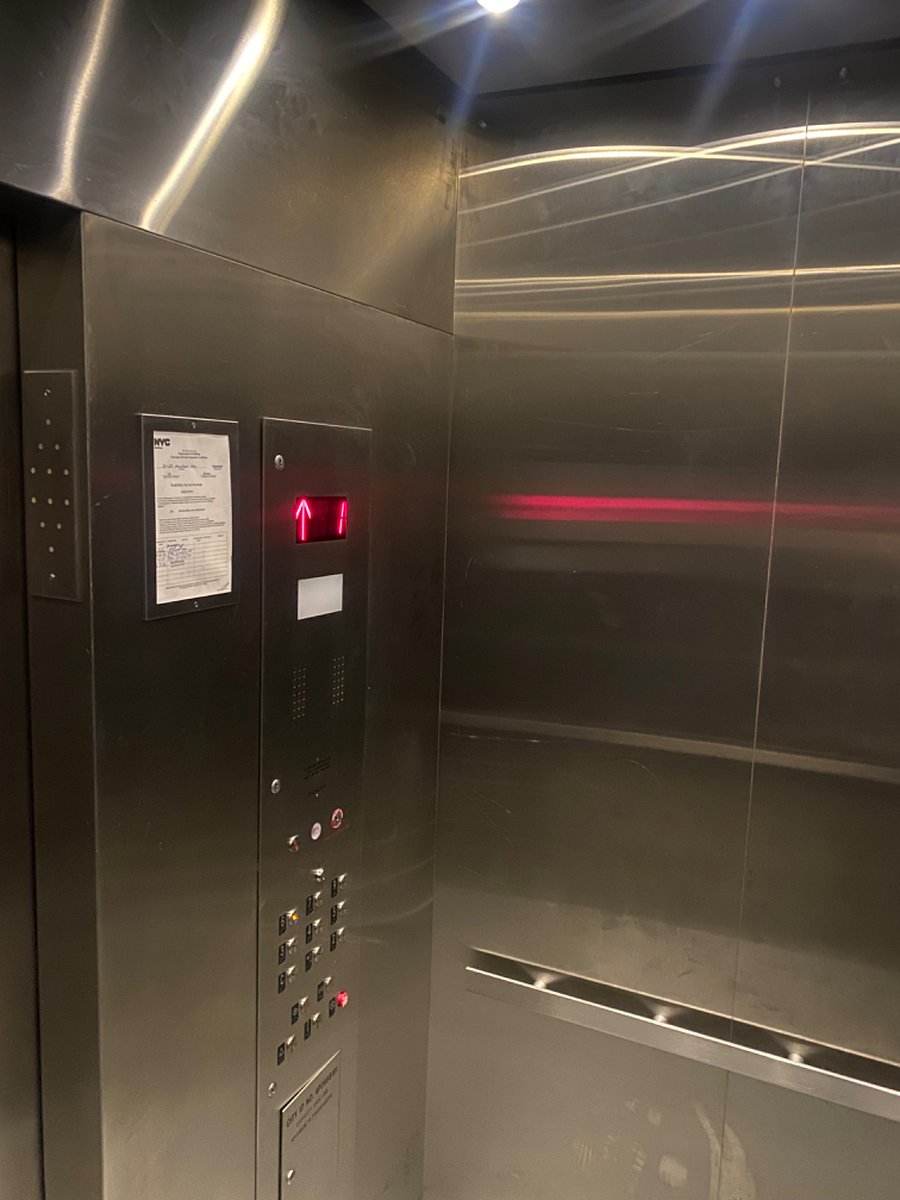 Elevator building . 7 floors ( not including concourse or rooftop levels )
