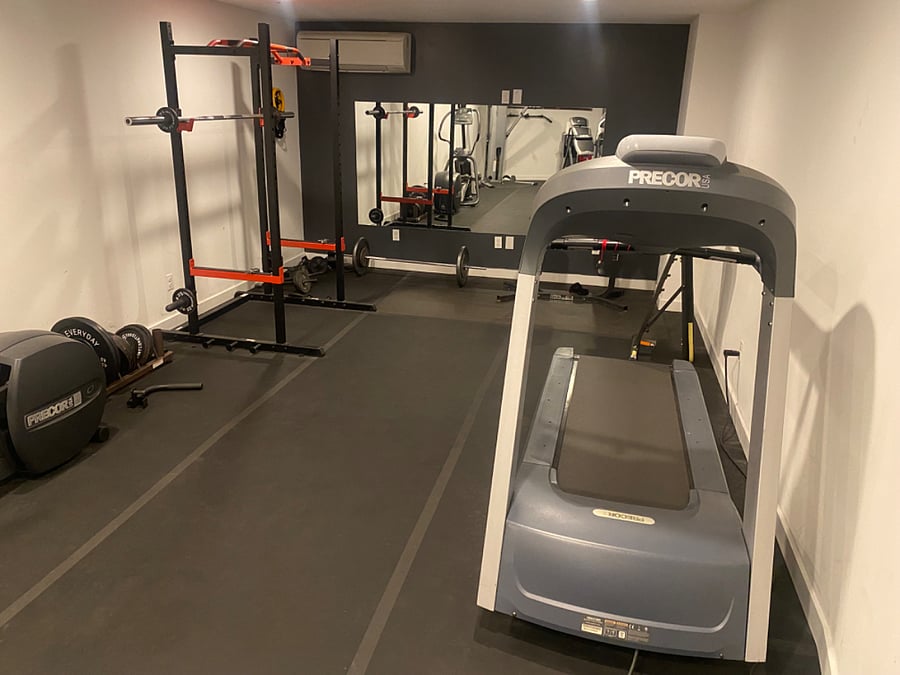 Building gym , 24/7 access 