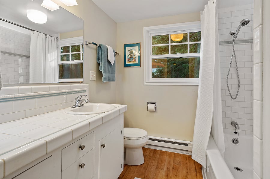2nd floor bathroom
