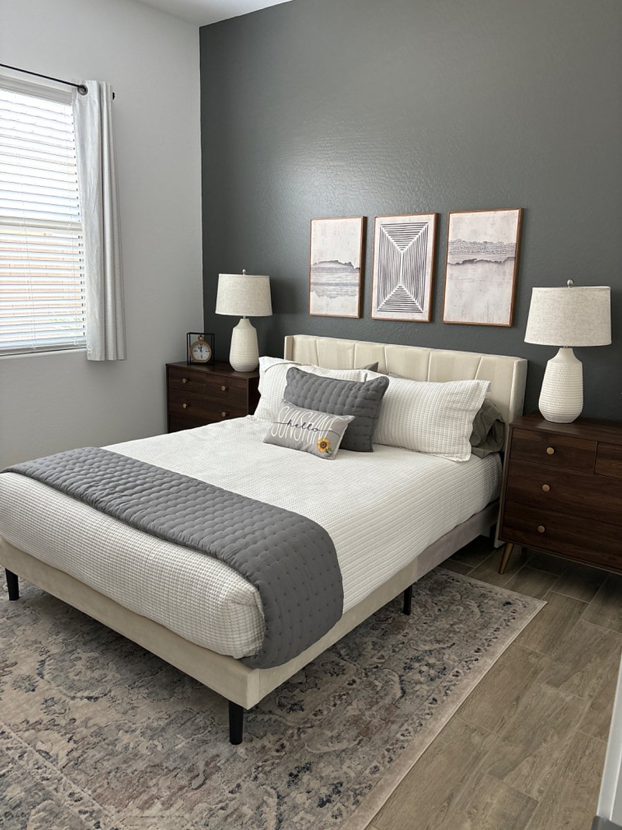 Bedroom /Queen bed