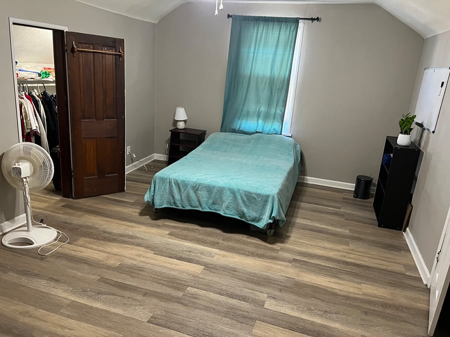 Third room with full-size bed