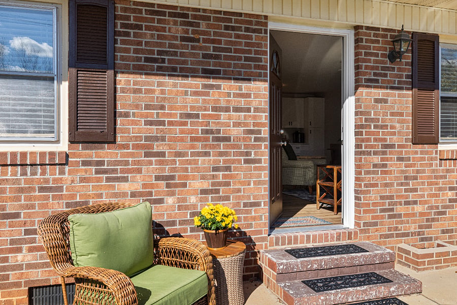 This is a very quiet location. Two dedicated parking spots are located directly in front of the unit. This location can receive Amazon, UPS, and FedEx packages.