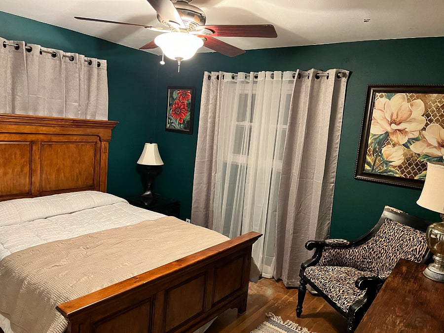 Main Bedroom with Queen Size Bed