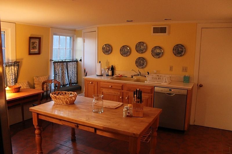Lovely farmhouse style kitchen.