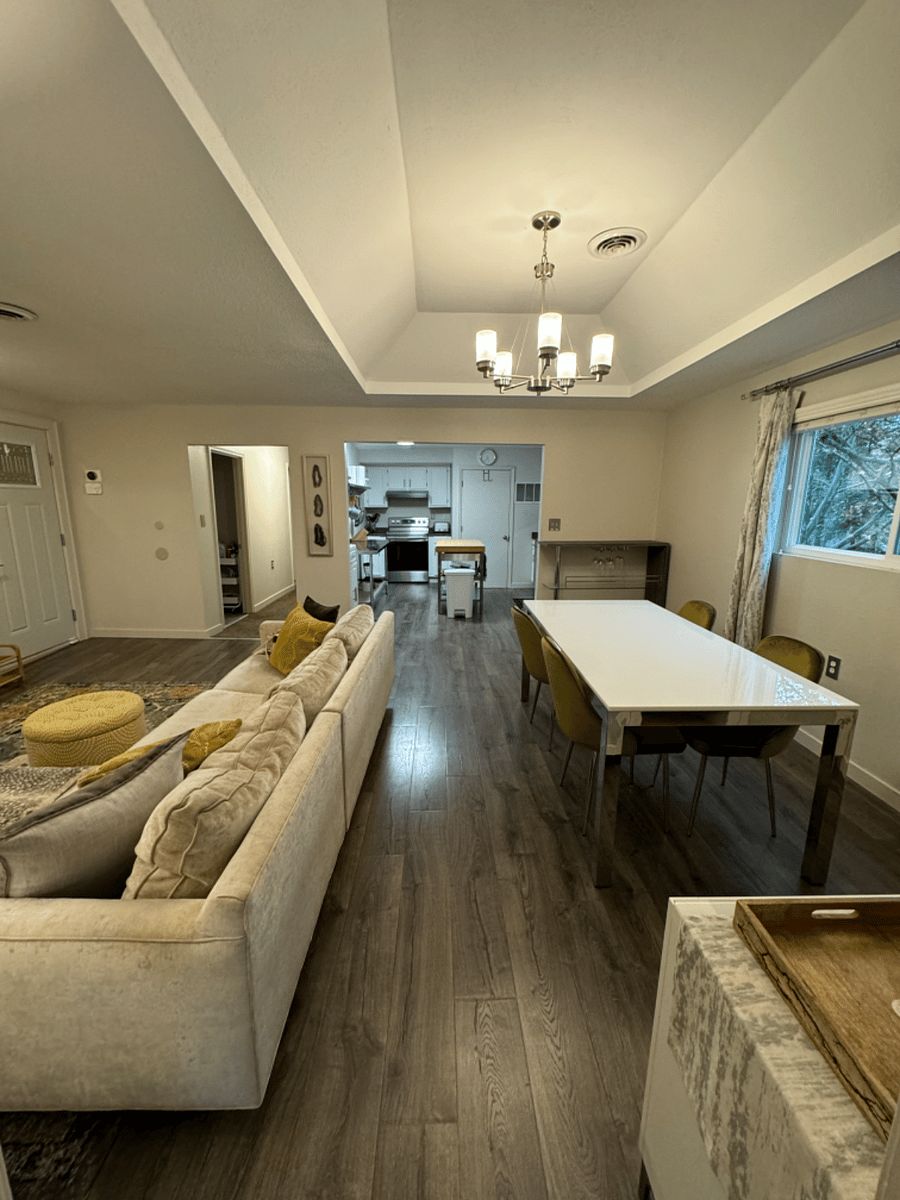 Dining Area - Seating for 4 