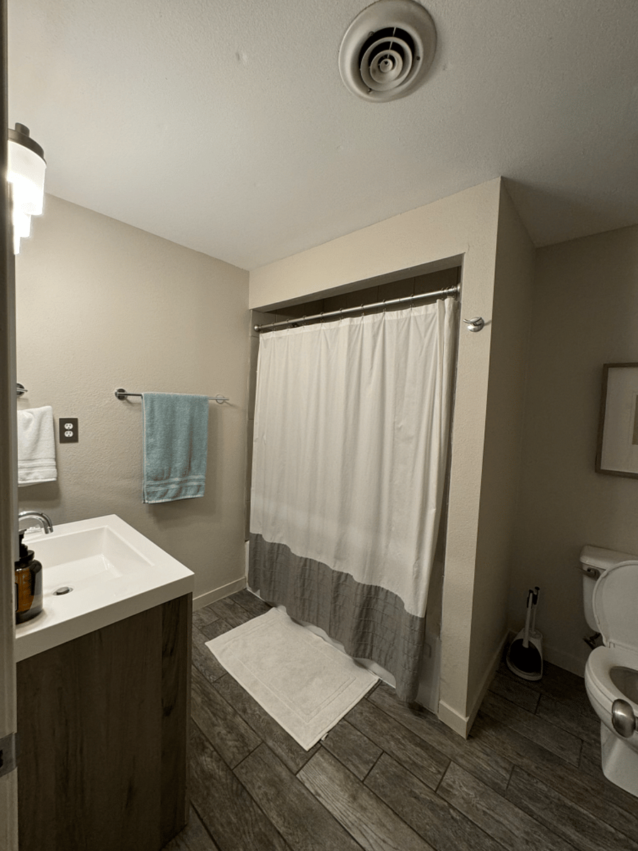 Full Bathroom 1 - Larger bathroom located off of hallway