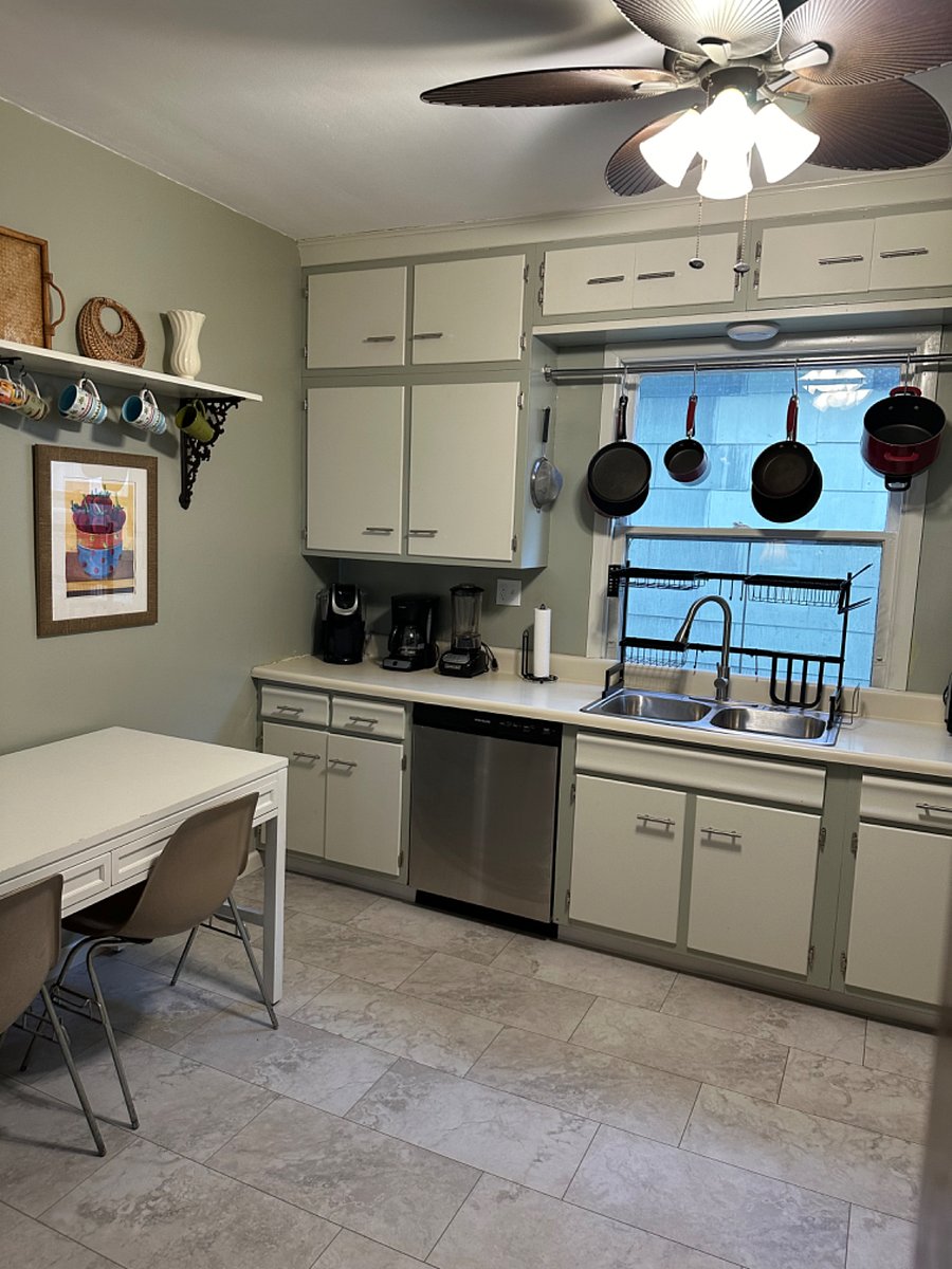 Eat in kitchen