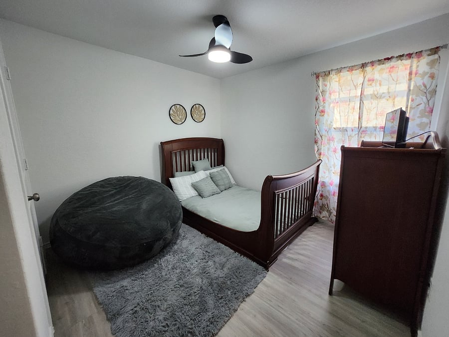Second Bedroom with 24" TV FireFox