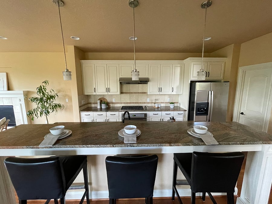 Main level full kitchen with attached breakfast area and bar chairs (Common area).
