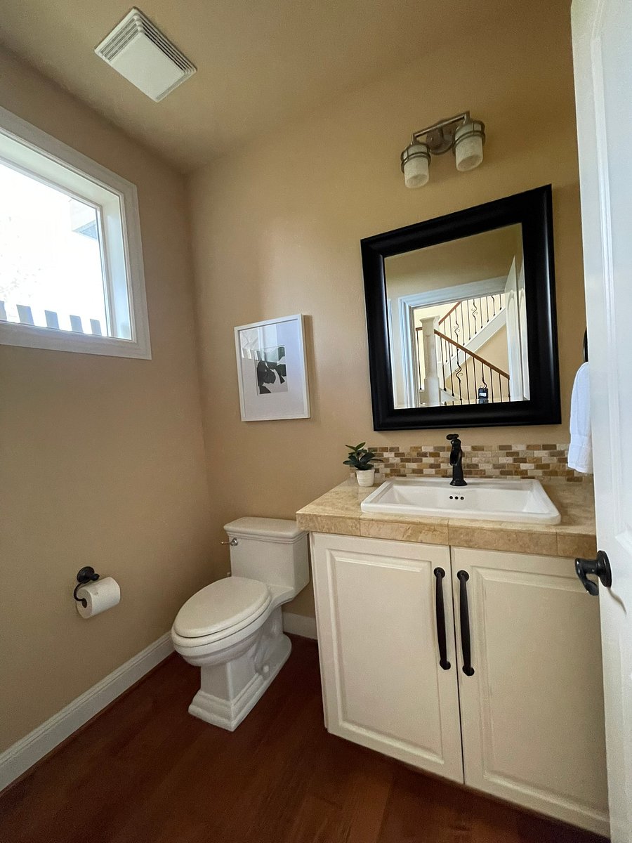 Main Level powder room (Common area)