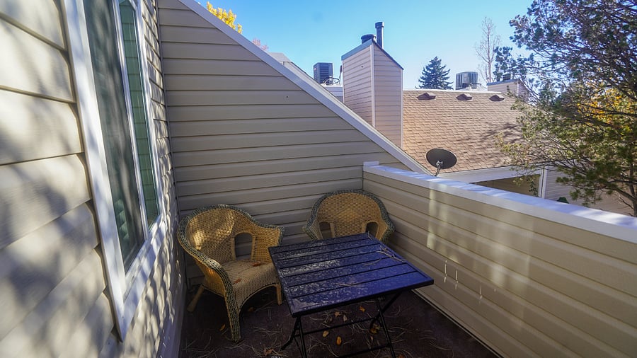 Private upstairs balcony