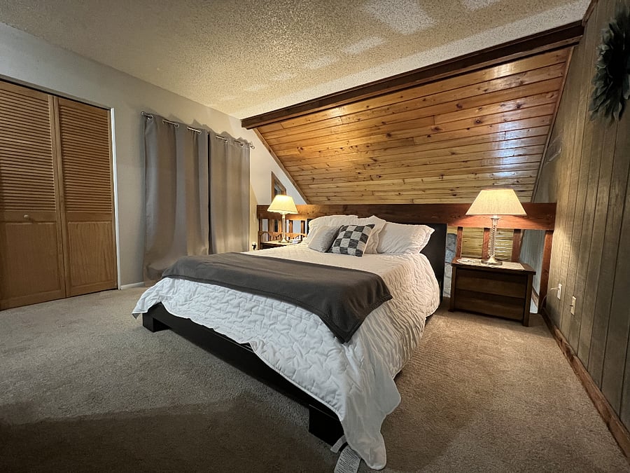 Main ensuite bedroom/bath in loft