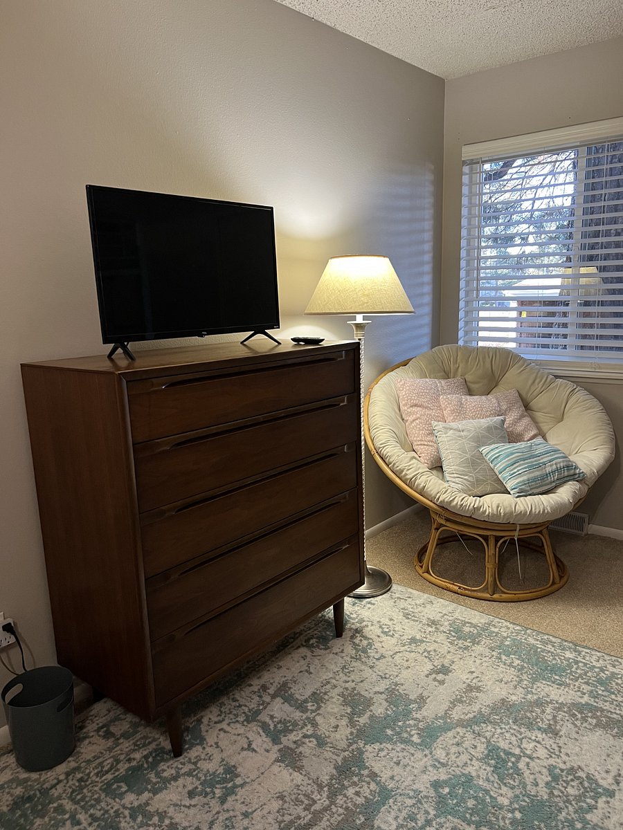 Bunk bedroom sitting area