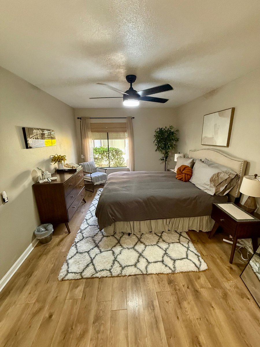 Master bedroom with Queen bed